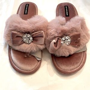 Pretty You London NEW pink US 5-6 thong slipper